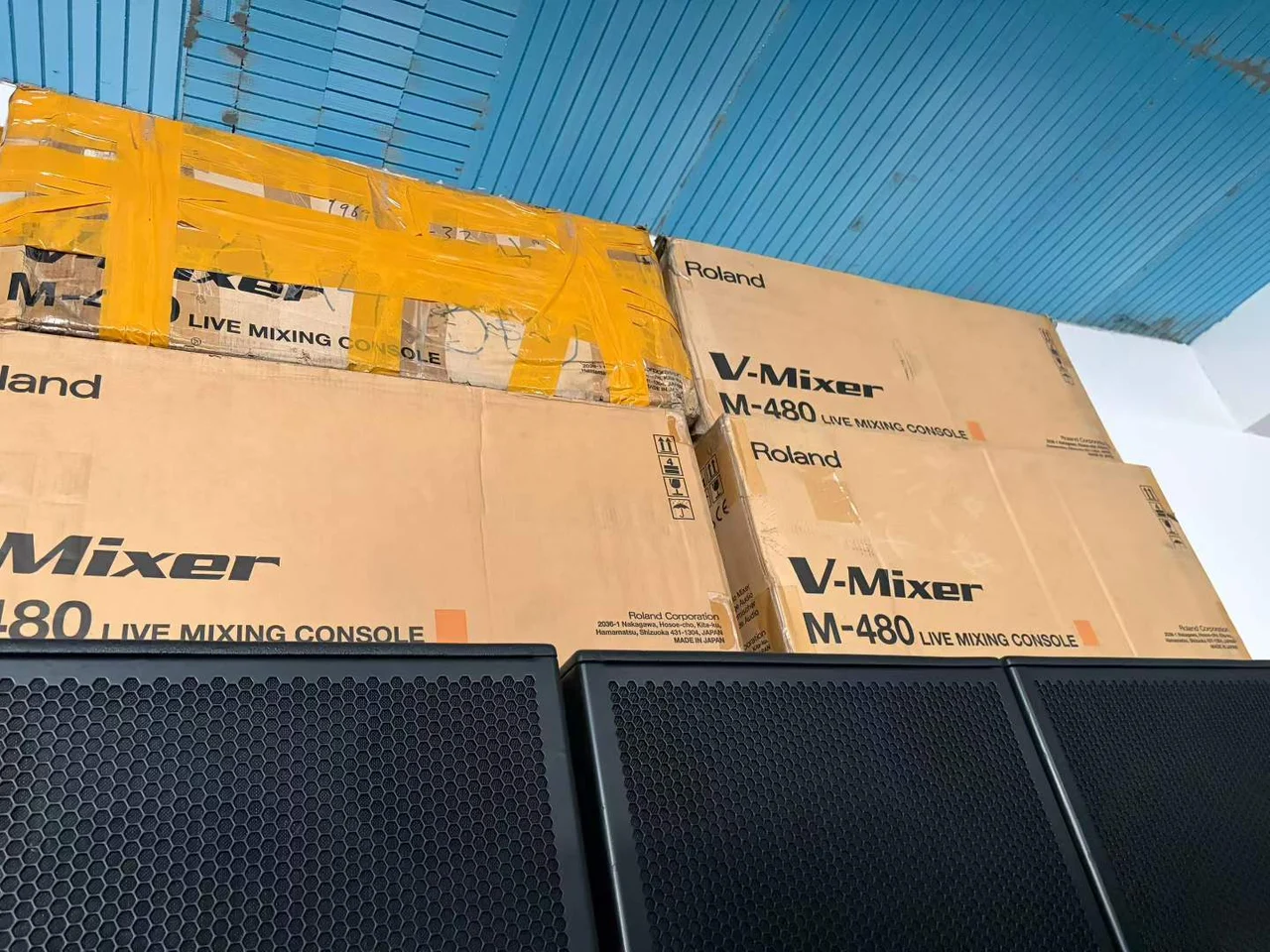 Supplied photograph of Roland M-480; identity and availability require confirmation — photograph 2