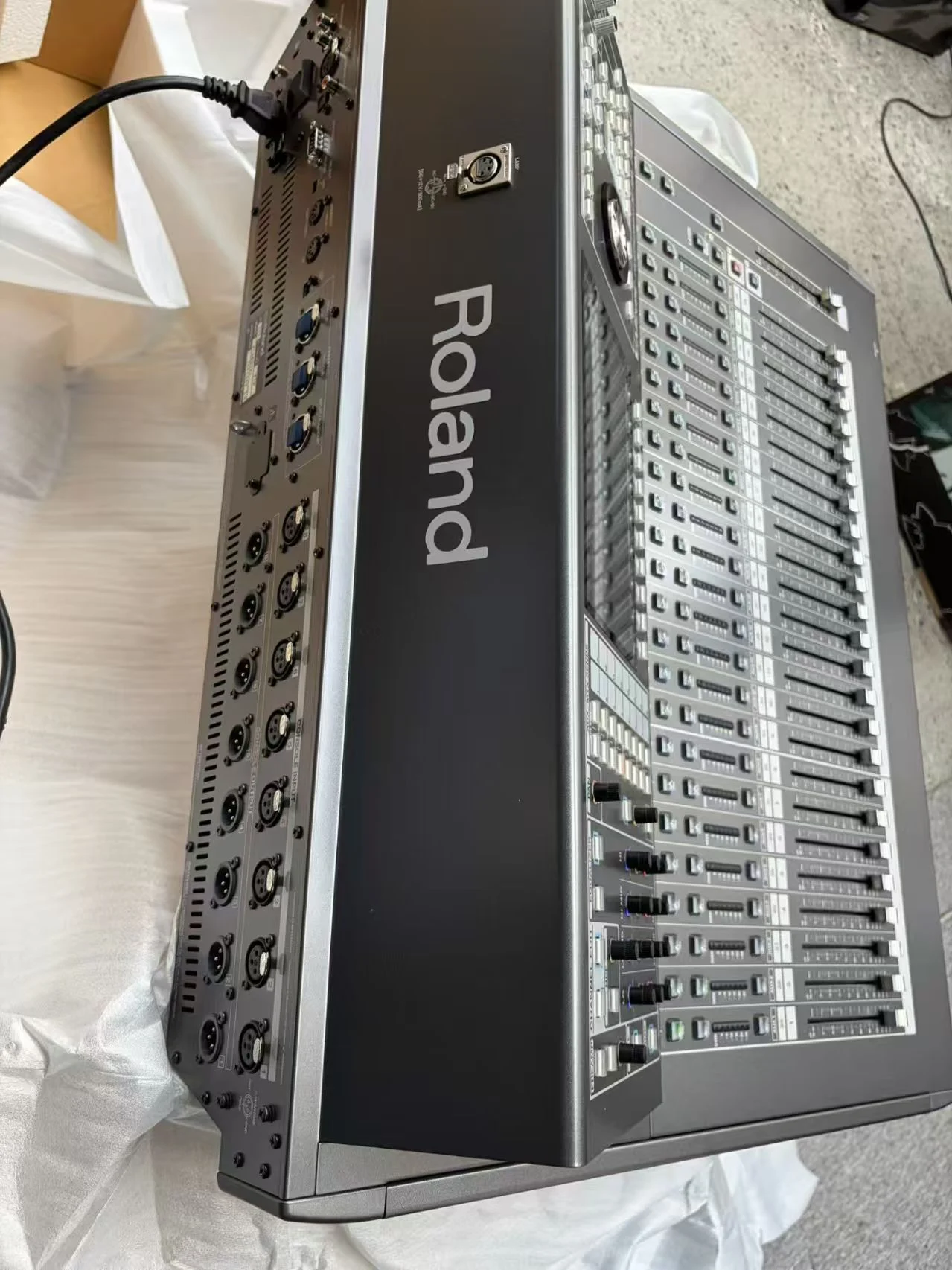 Supplied photograph of Roland M-480; identity and availability require confirmation — photograph 4