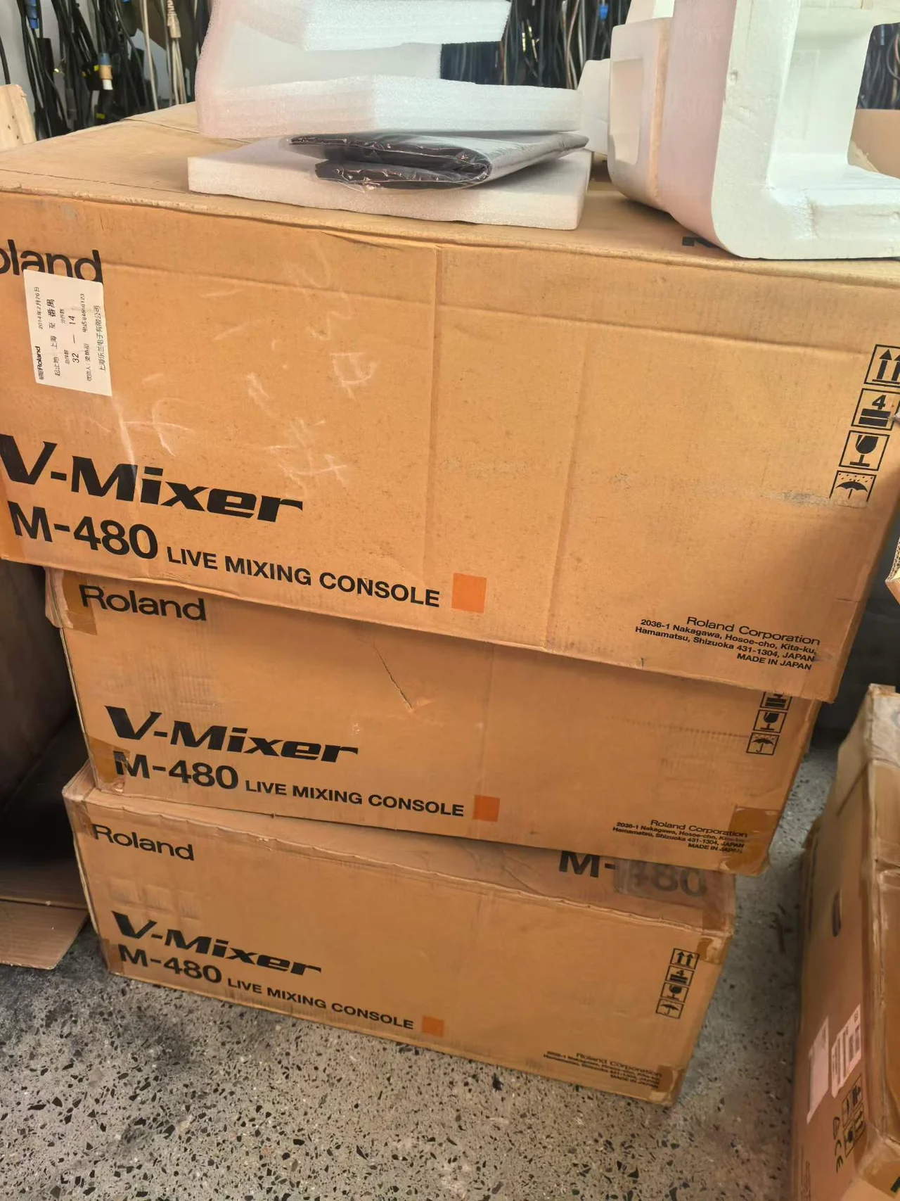 Supplied photograph of Roland M-400; identity and availability require confirmation — photograph 4