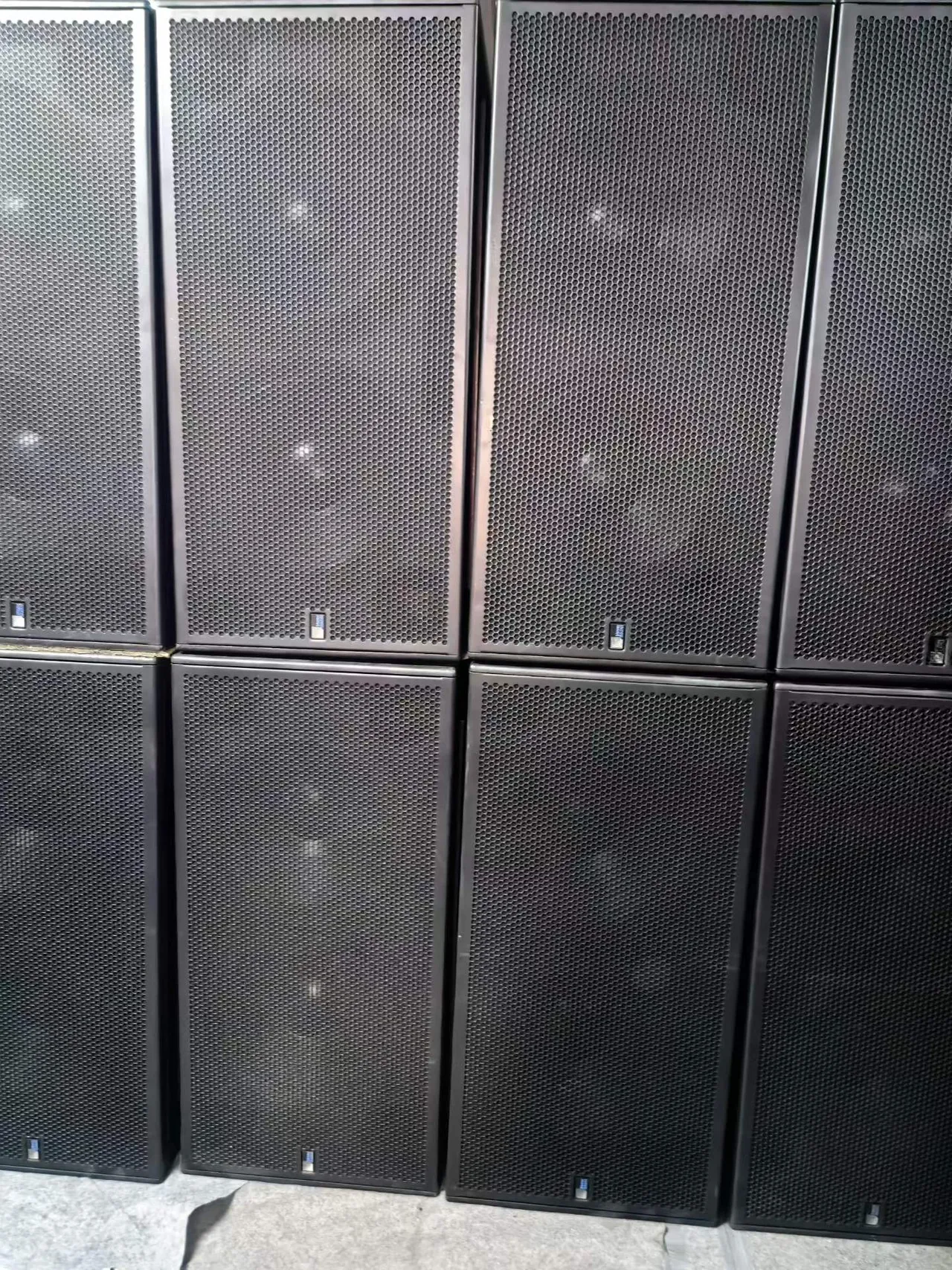 Supplied photograph of Meyer Sound 700-HP; identity and availability require confirmation — photograph 1