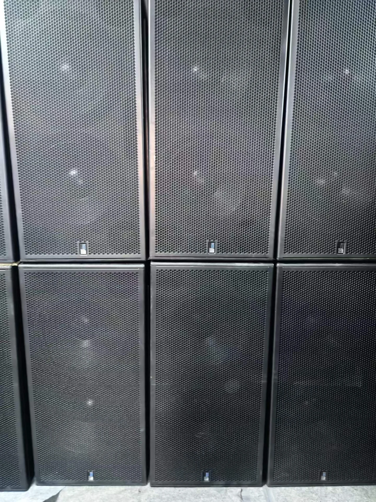 Supplied photograph of Meyer Sound 700-HP; identity and availability require confirmation — photograph 2