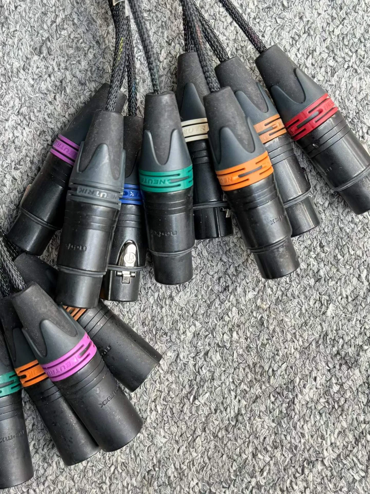 Supplied photograph of Unbranded / to confirm DB25 to XLR loom; identity and availability require confirmation — photograph 3