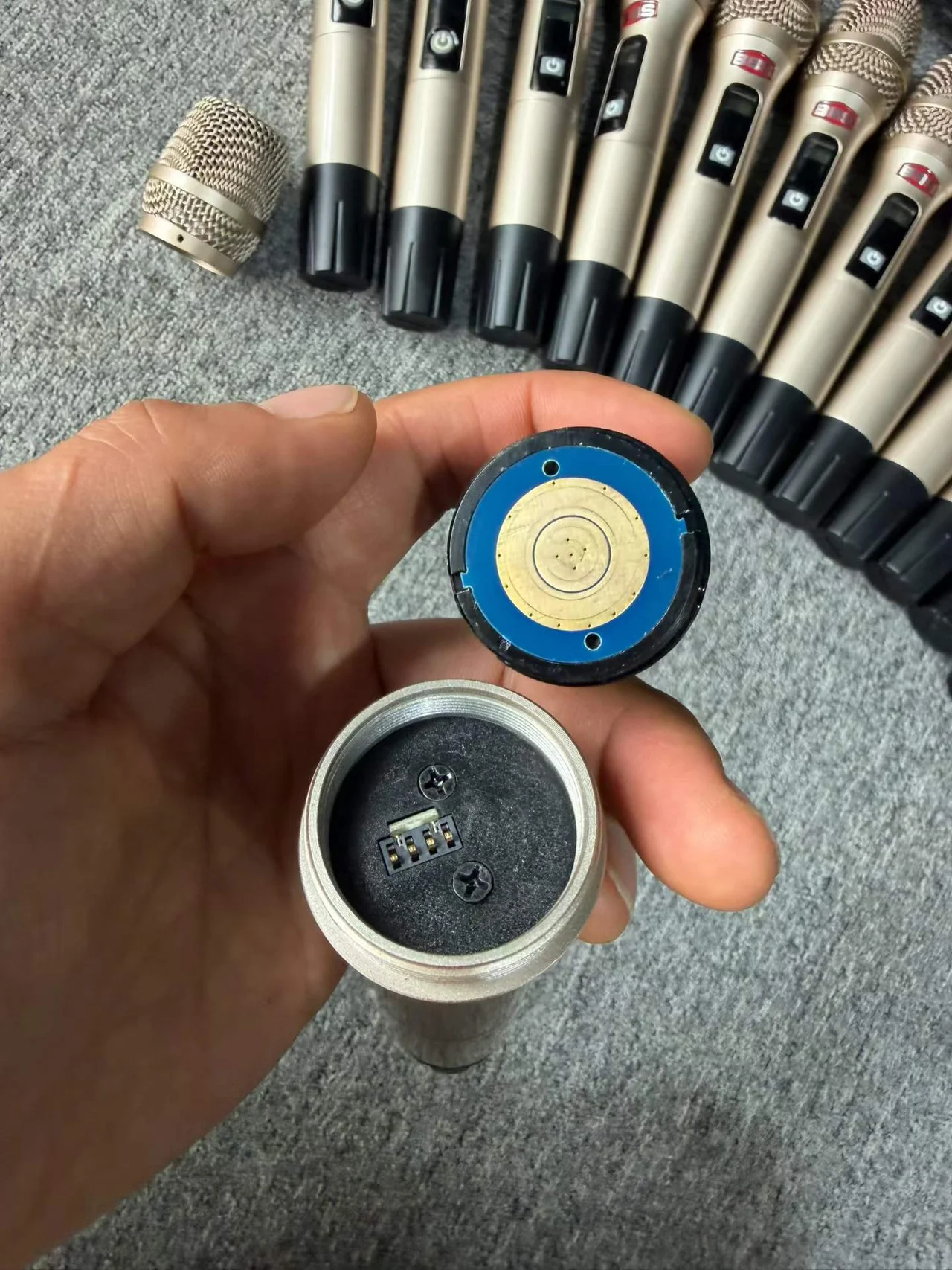 Supplied photograph of BBS U-798D components; identity, configuration and availability require confirmation — photograph 3