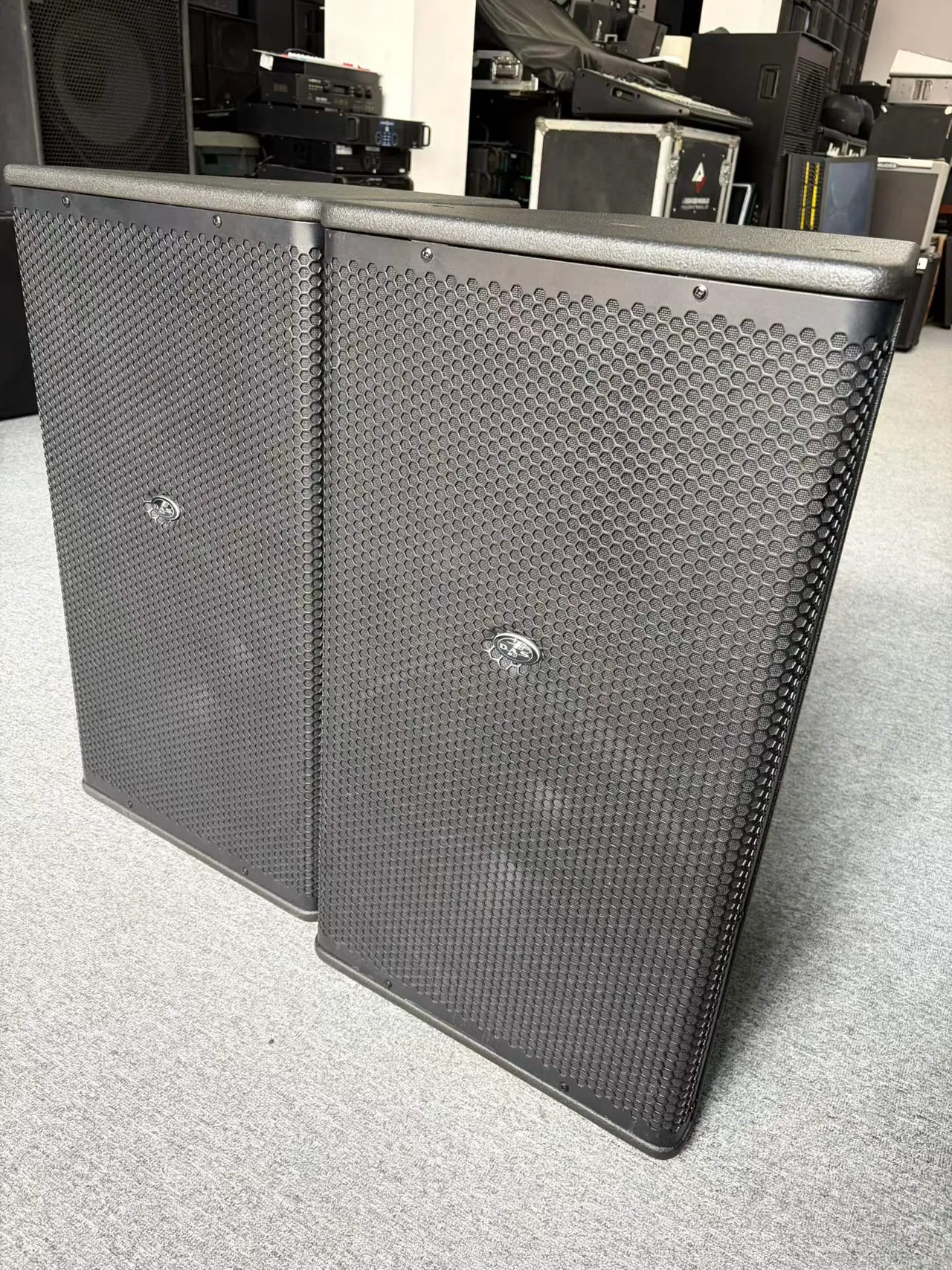 Supplied photograph of DAS Audio RF-15.85; identity, configuration and availability require confirmation — photograph 1