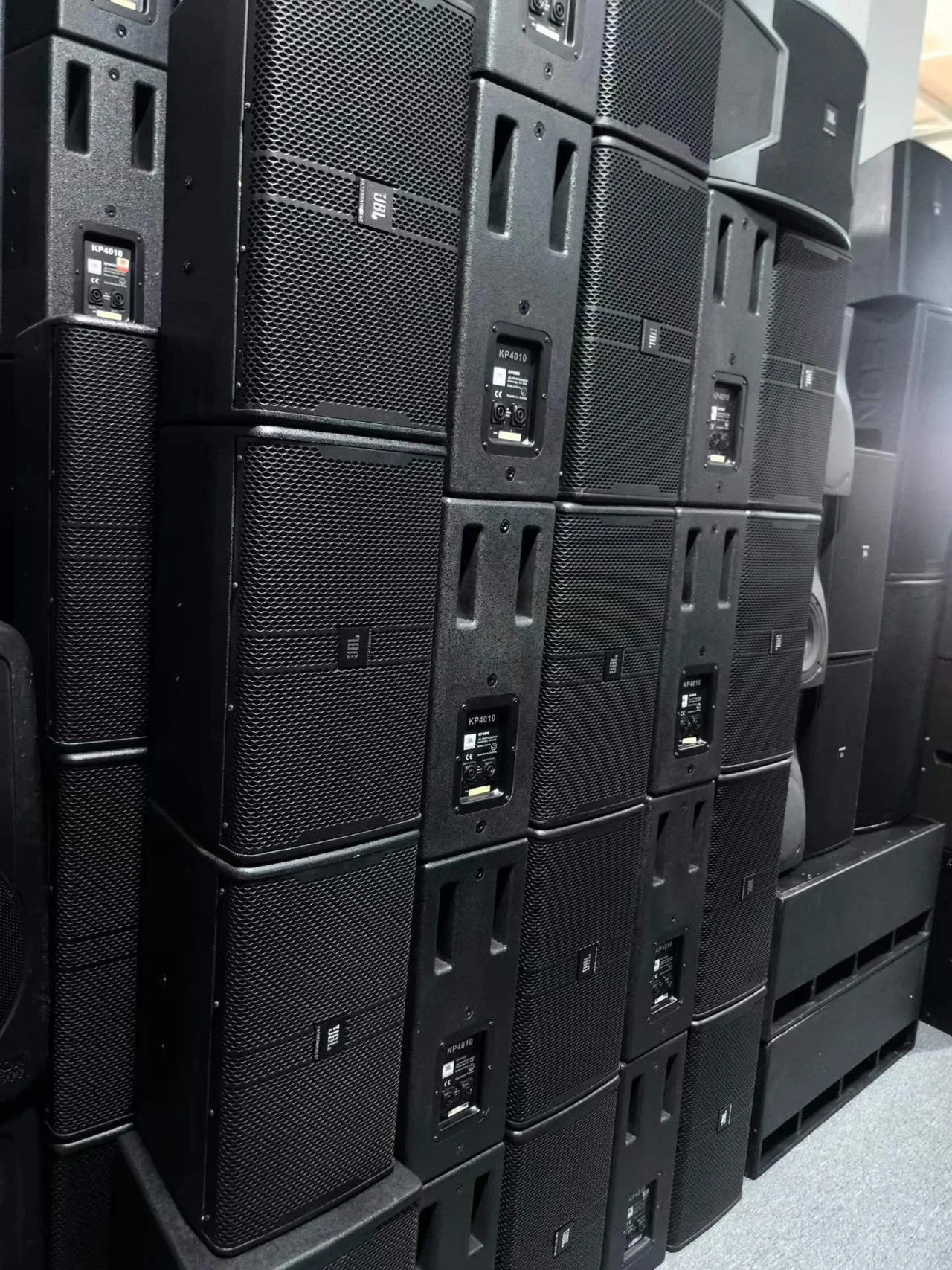 Supplied photograph of JBL KP4010; identity, configuration and availability require confirmation — photograph 1